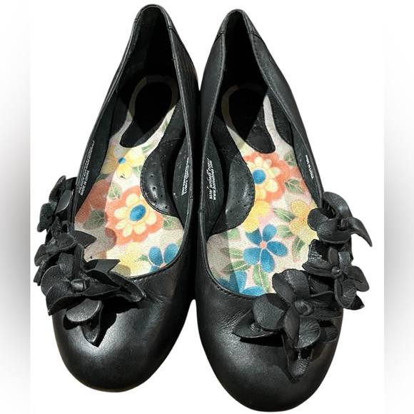 Born Women’s Black Leather Gemma Flats with Leather Flower Embellishments - Picture 11 of 16